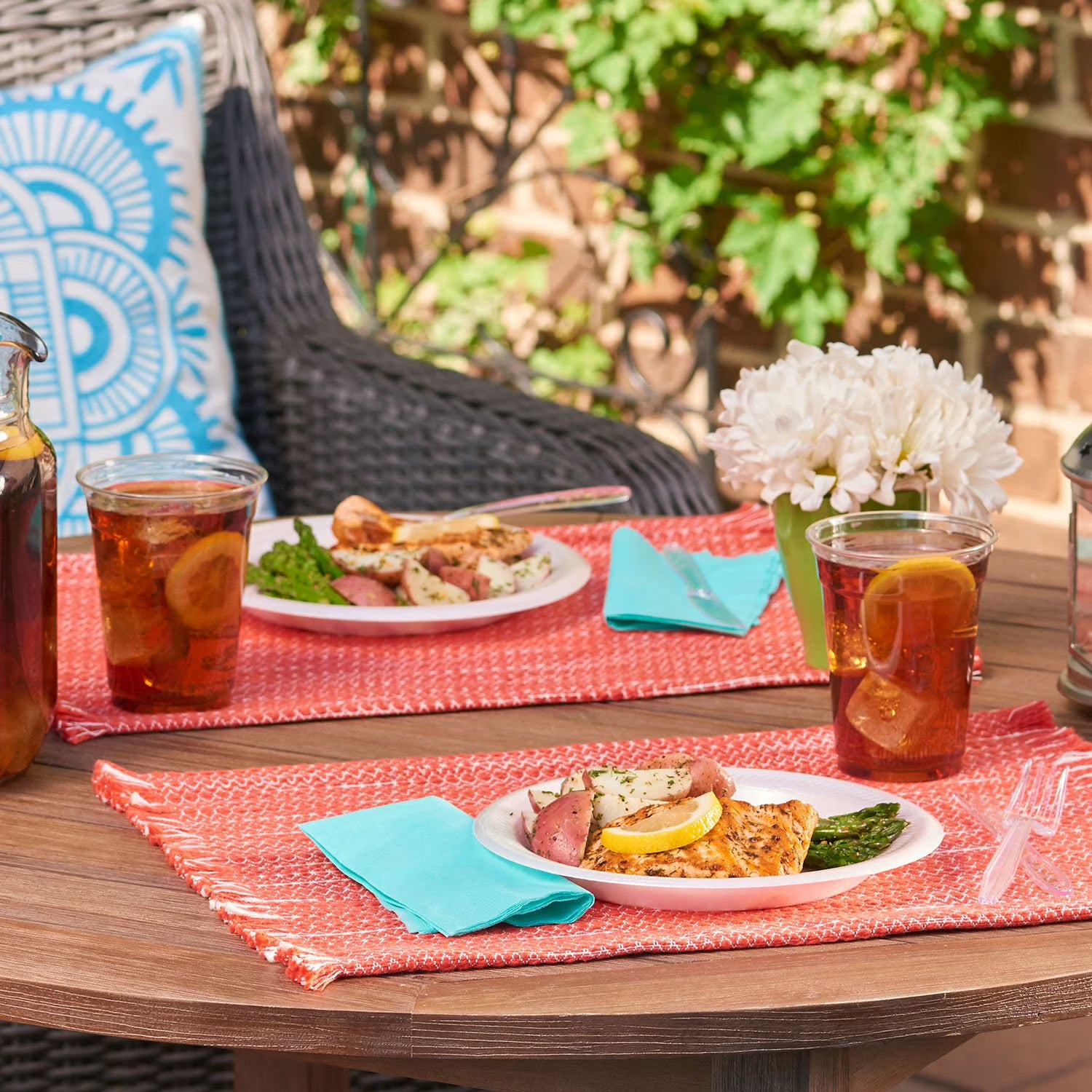 Hefty Supreme Foam Disposable Lunch Plates – 8 7/8” Size, 250-Pack | Strong & Leak-Resistant Plates